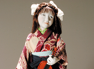 バイオリンを弾く女学生